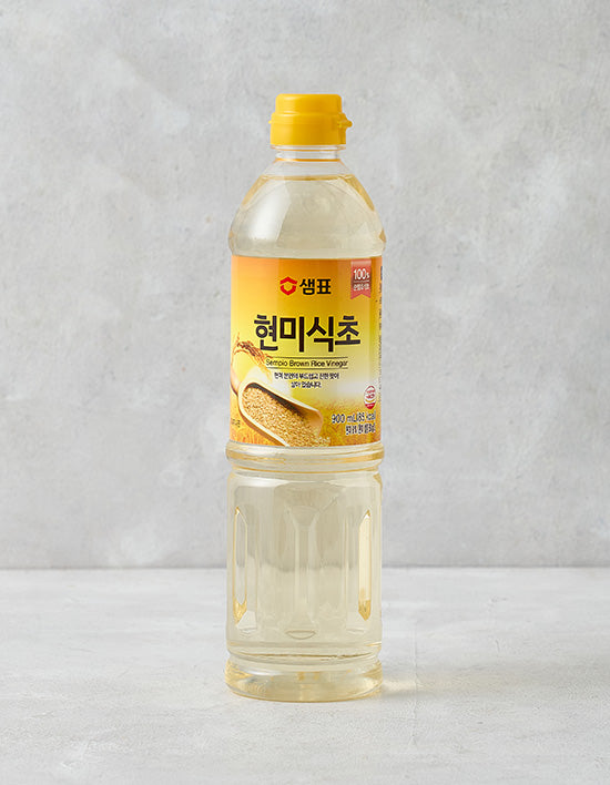[샘표] 100%순발효 현미식초 900ml - Kurly USA